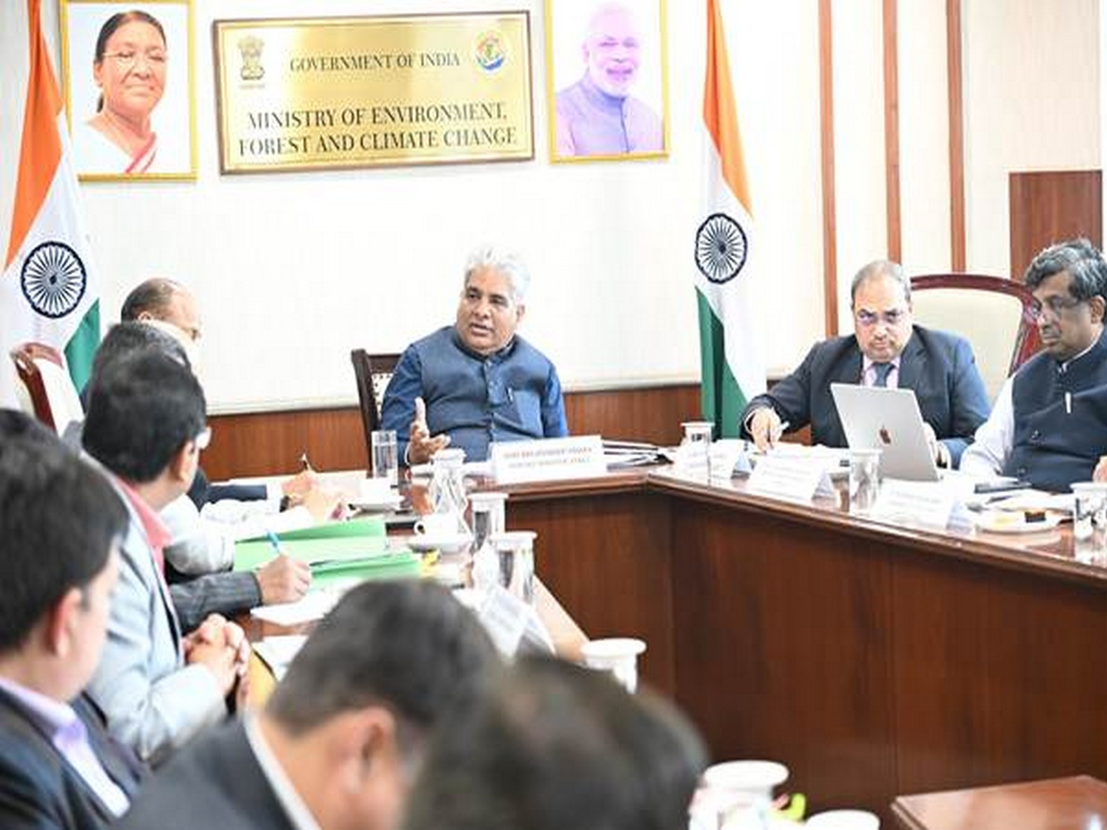 Union Minister Bhupender Yadav reviews meeting (Photo:PIB)