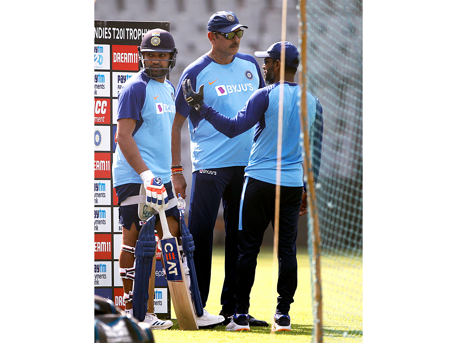 R Sridhar (right) with former India coach Ravi Shastri (center) (Photo: ANI)