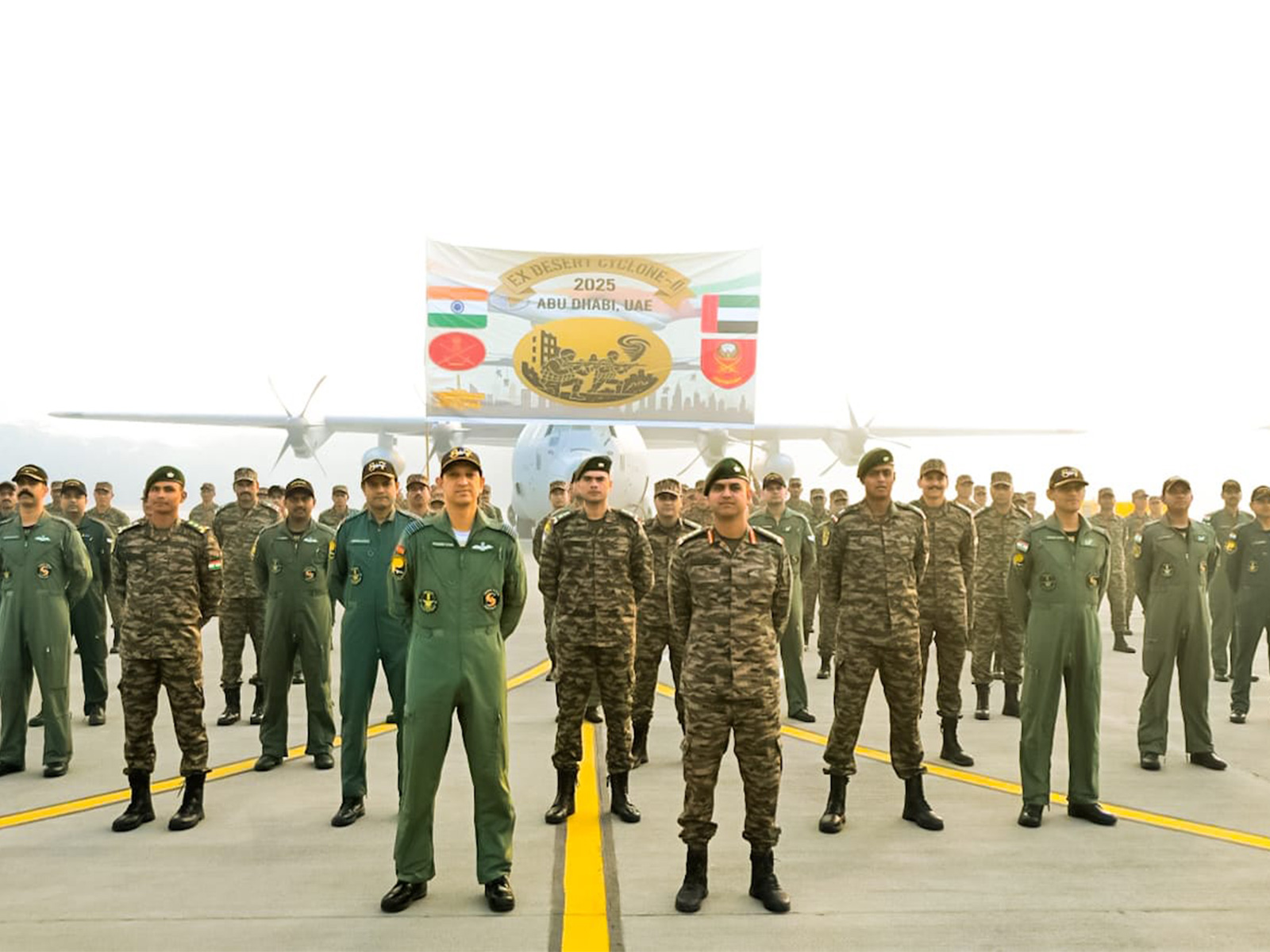 Indian and UAE Army personnel pose together ahead of the joint military exercise DESERT CYCLONE-II in Abu Dhabi (Photo/PIB)