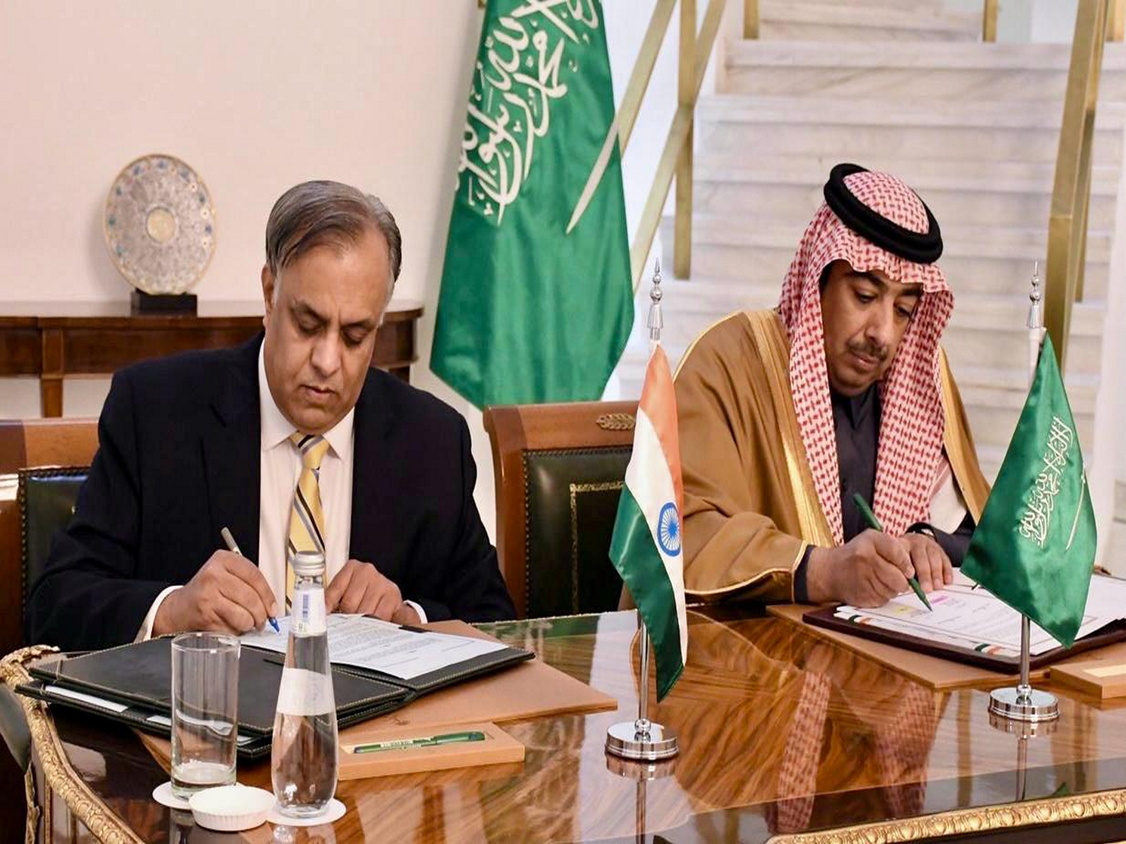 Indian Ambassador to Saudi Arabia, Suhel Ajaz Khan and Abdulmajeed bin Rashed Alsmari, Deputy Minister for Protocol Affairs of the Ministry of Foreign Affairs of Saudi Arabia (Photo: X@IndianEmbRiyadh)