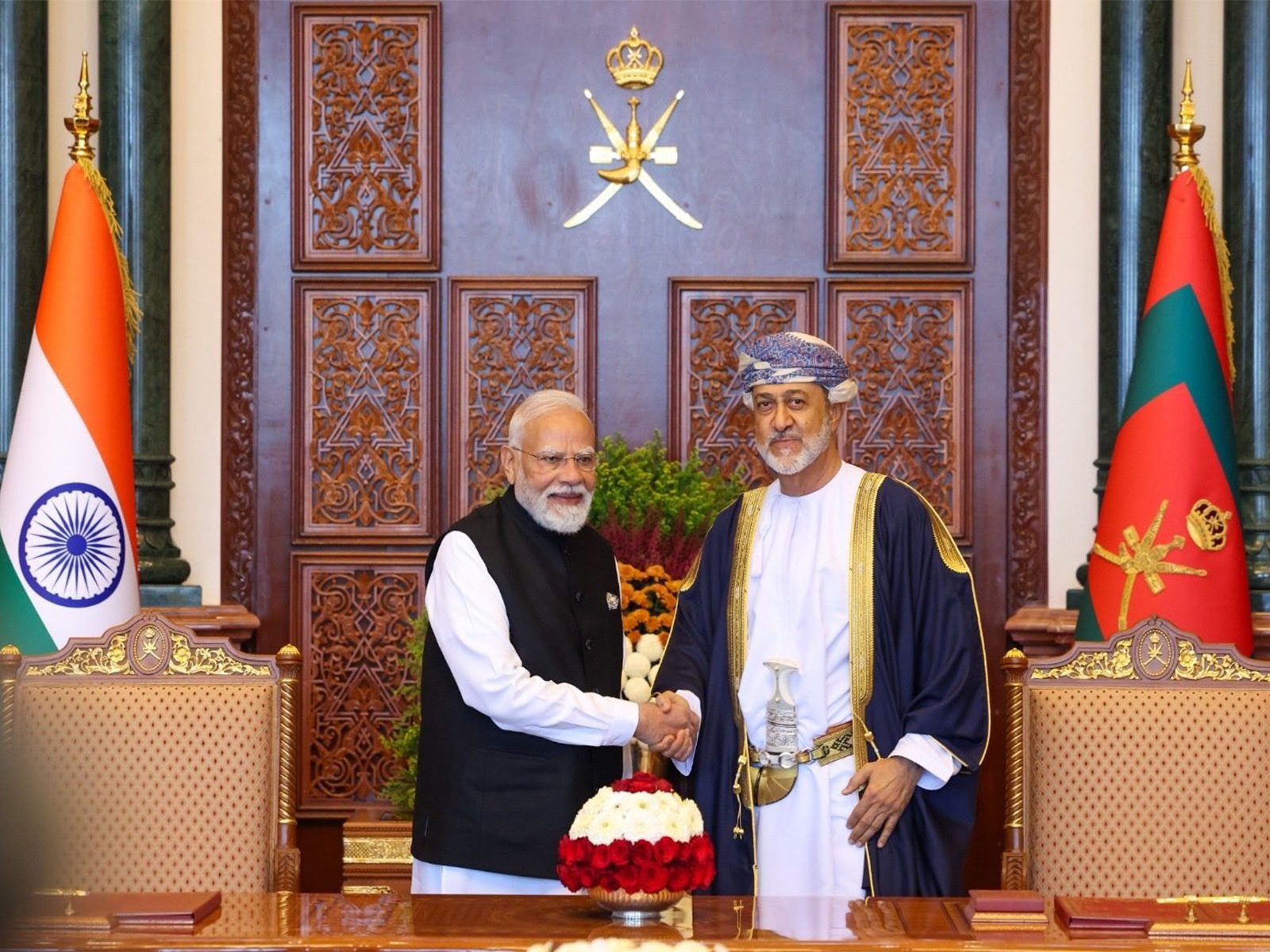 PM Modi with Sultan Haitham bin Tarik of Onam (Photo/X@narendramodi)