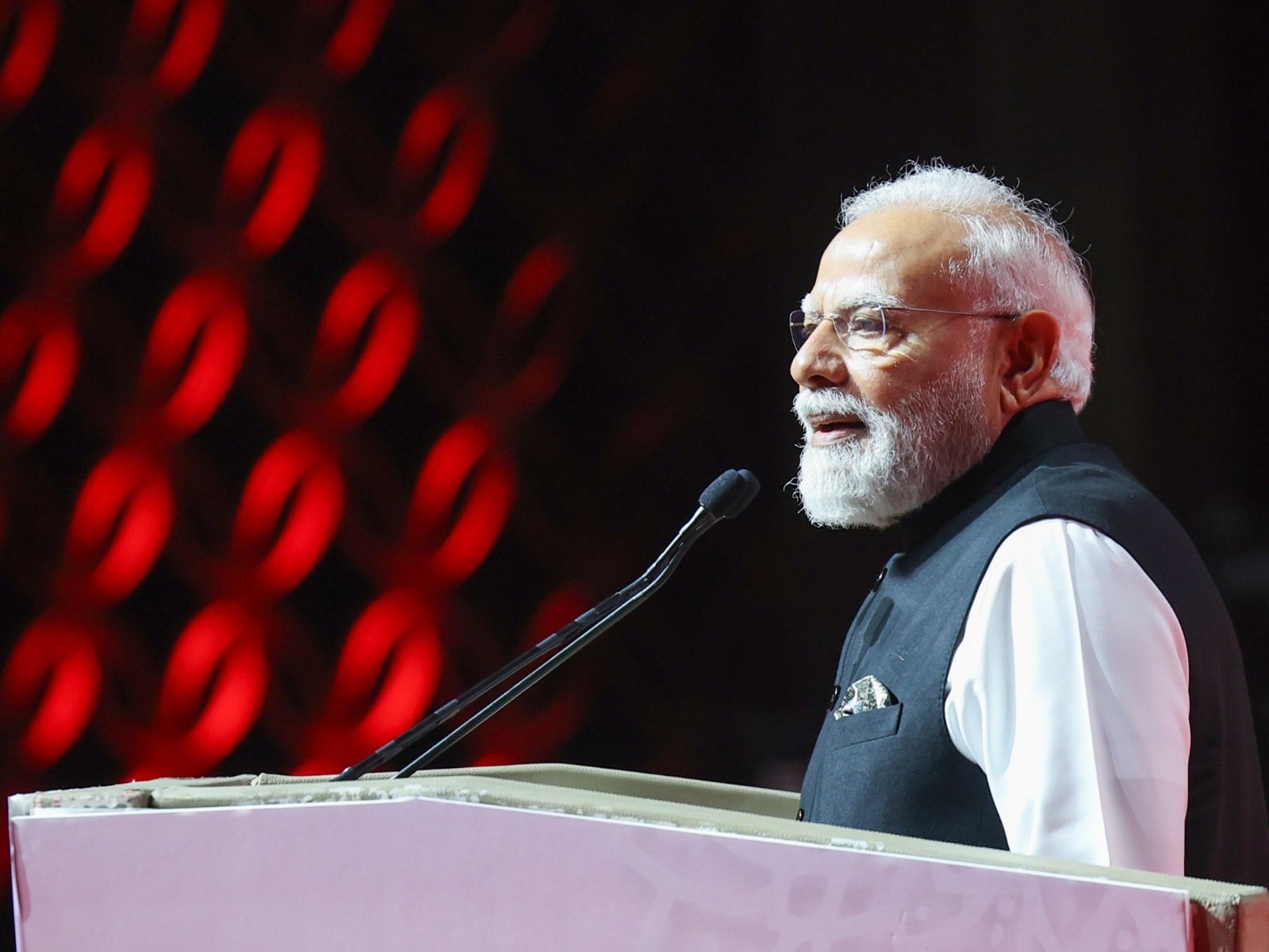 PM Modi addresses the Indian diaspora during the Maitri Parv programme in Muscat. (Photo: X/@MEAIndia)