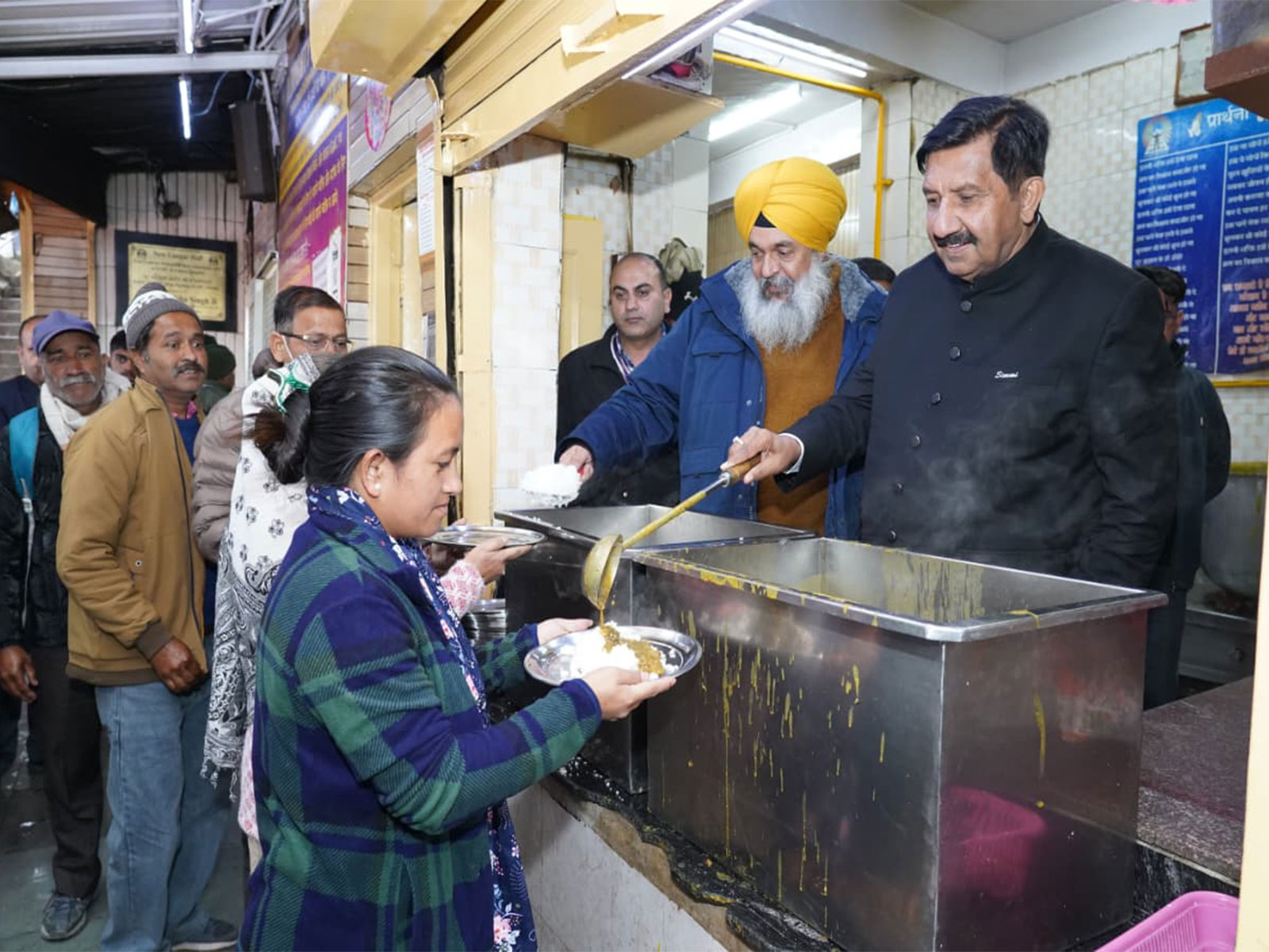 Himachal Pradesh Deputy Chief Minister Mukesh Agnihotri offers langar service (Photo/ANI)