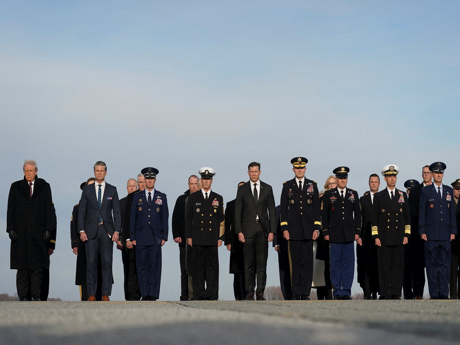 U.S. President Donald Trump, Pete Hegseth, Dan Caine and (SEAC) David Isom participate in a dignified transfer of the remains of two Iowa National Guard members killed in Syria (Photo/Reuters)