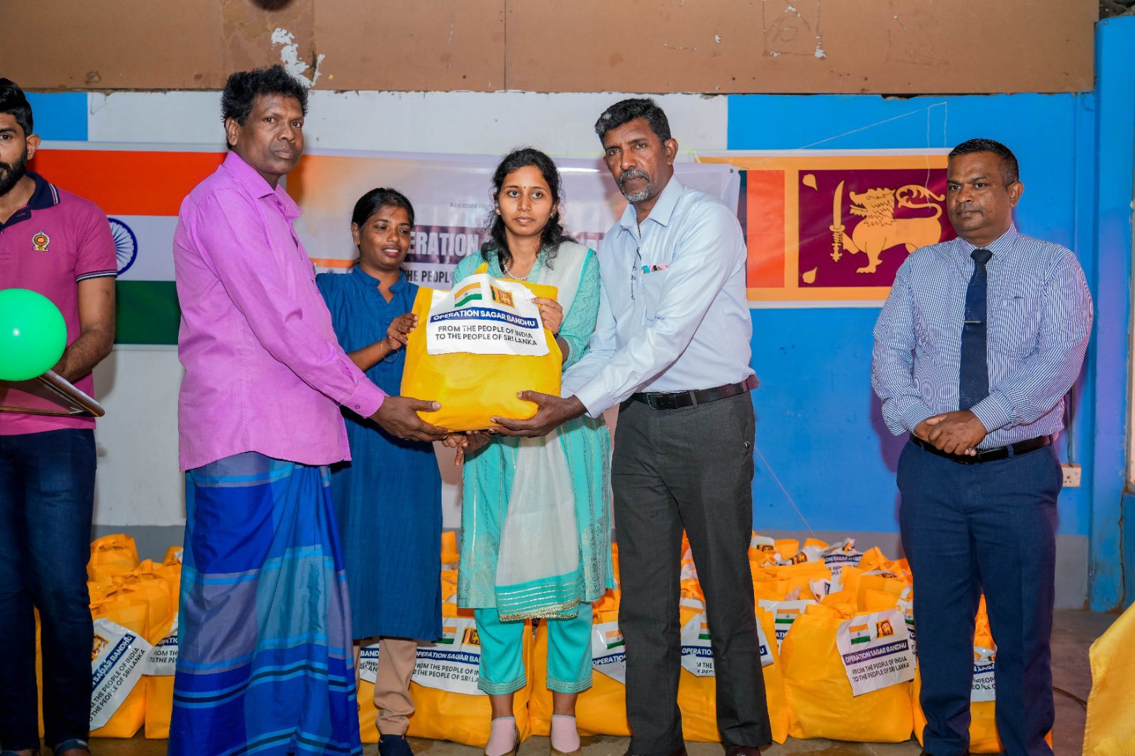 Assistant High Commission of India in Kandy distributes aid (Photo: X@AhciKandy)