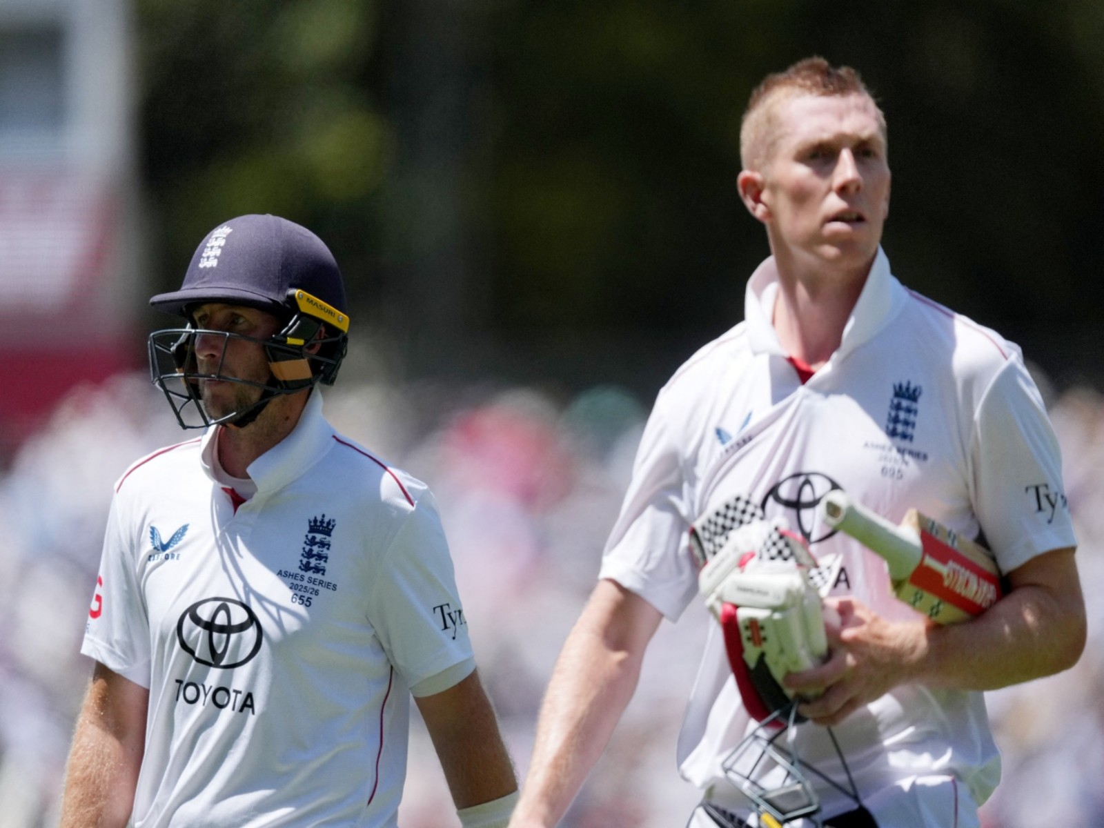Joe Root and Zak Crawley (Photo/Reuters)