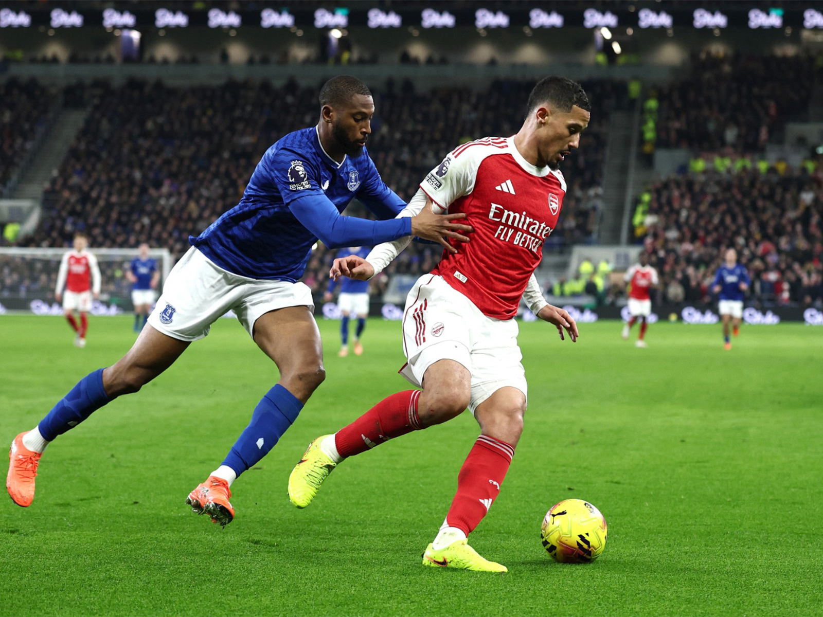 Everton and Arsenal in action. (Photo: Reuters)