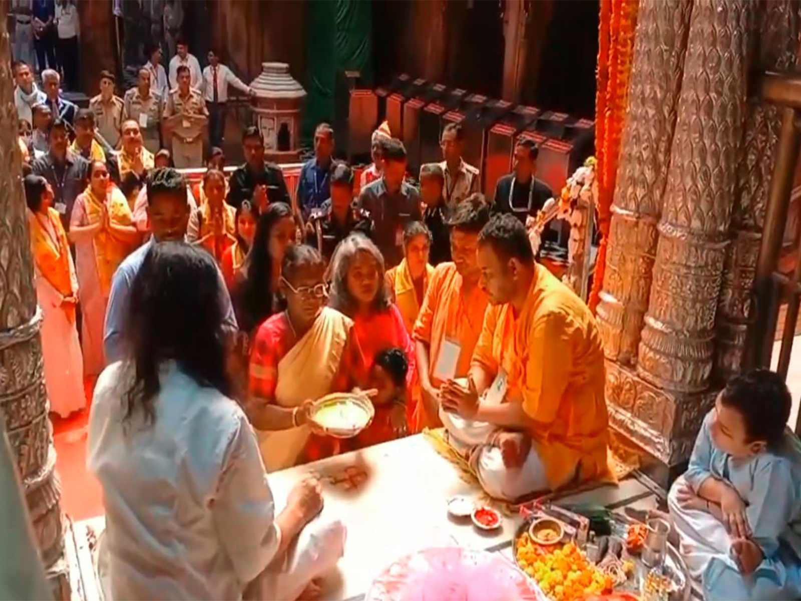 President Droupadi Murmu offers prayers at Banke Bihari Temple in Vrindavan (Photo/Information Department, Mathura)