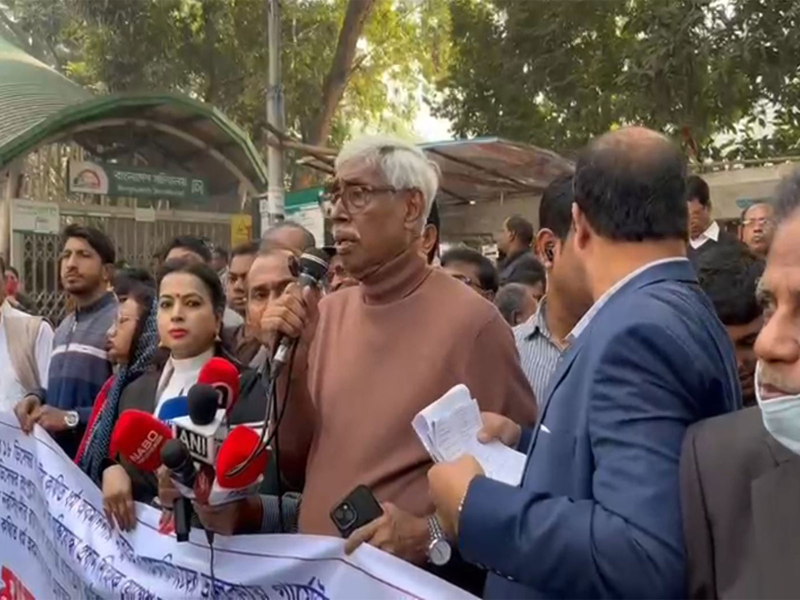 Members of Hindu religious organisations and minority groups stage a protest at the National Press Club in Dhaka against the lynching of Dipu Chandra Das in Mymensingh, Bangladesh. (Photo/ANI)