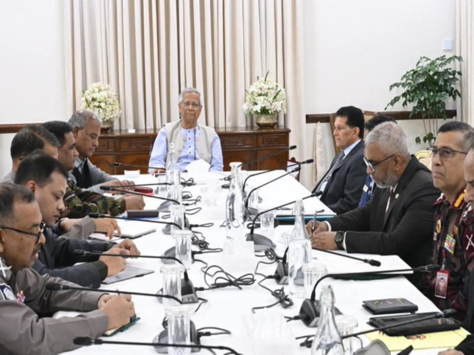 Bangladesh's Chief Adviser Muhammad Yunus chaired a high-level meeting (Photo: X/@ChiefAdviserGoB)