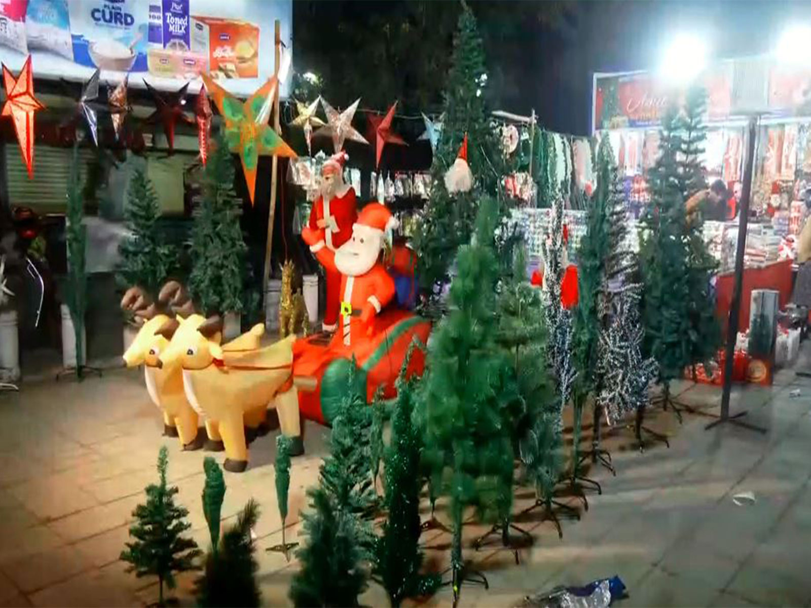 Bhubaneswar markets decked up with trees, bells, gifts for Christmas (Photo/ANI)