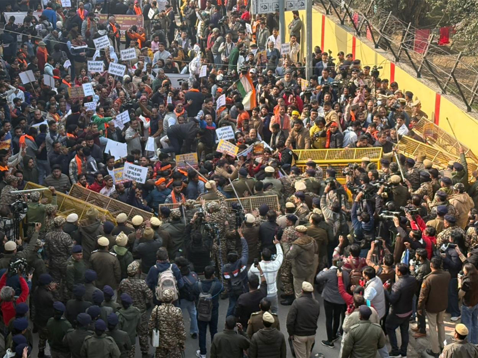 Protest near Bangladesh High Commission over lynching of Dipu Chandra Das and atrocities against Bangladesh minorities (Photo/ANI)