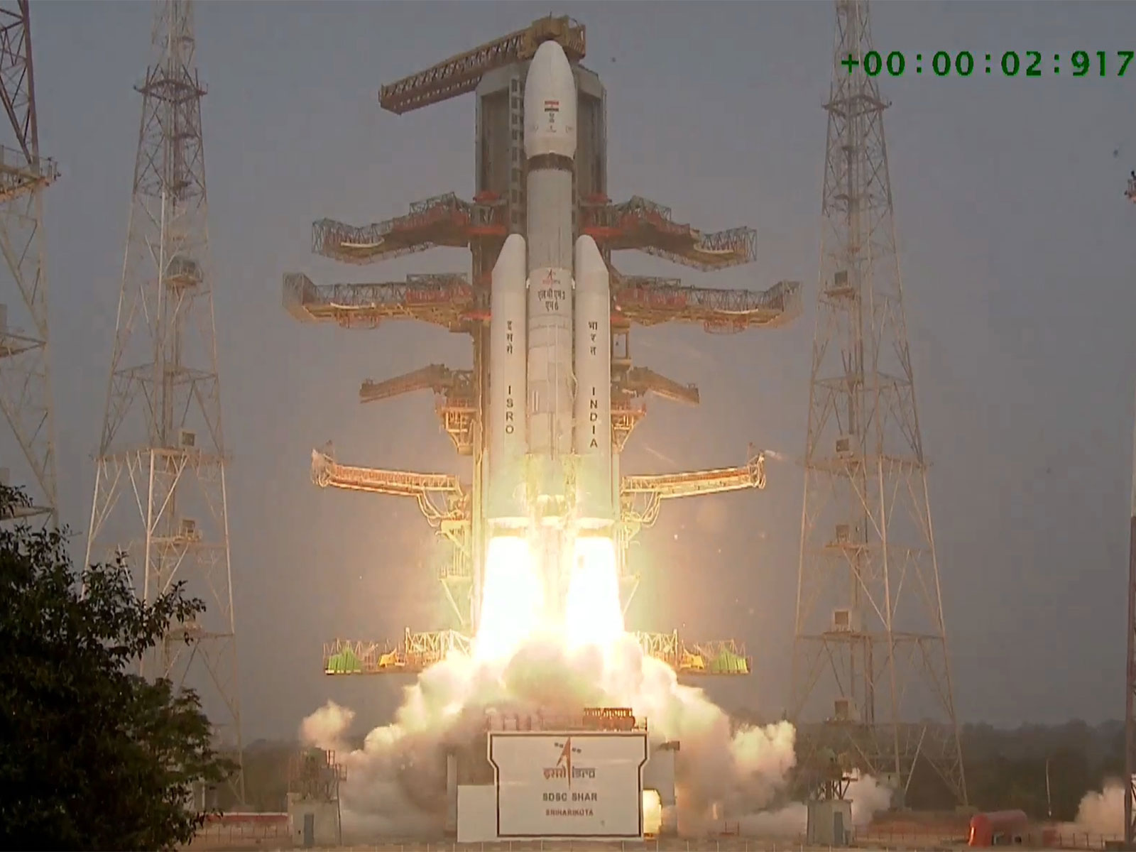 ISRO's LVM3-M6 rocket lifts off from the Satish Dhawan Space Centre in Sriharikota (Photo/X/@AbelAvellan)