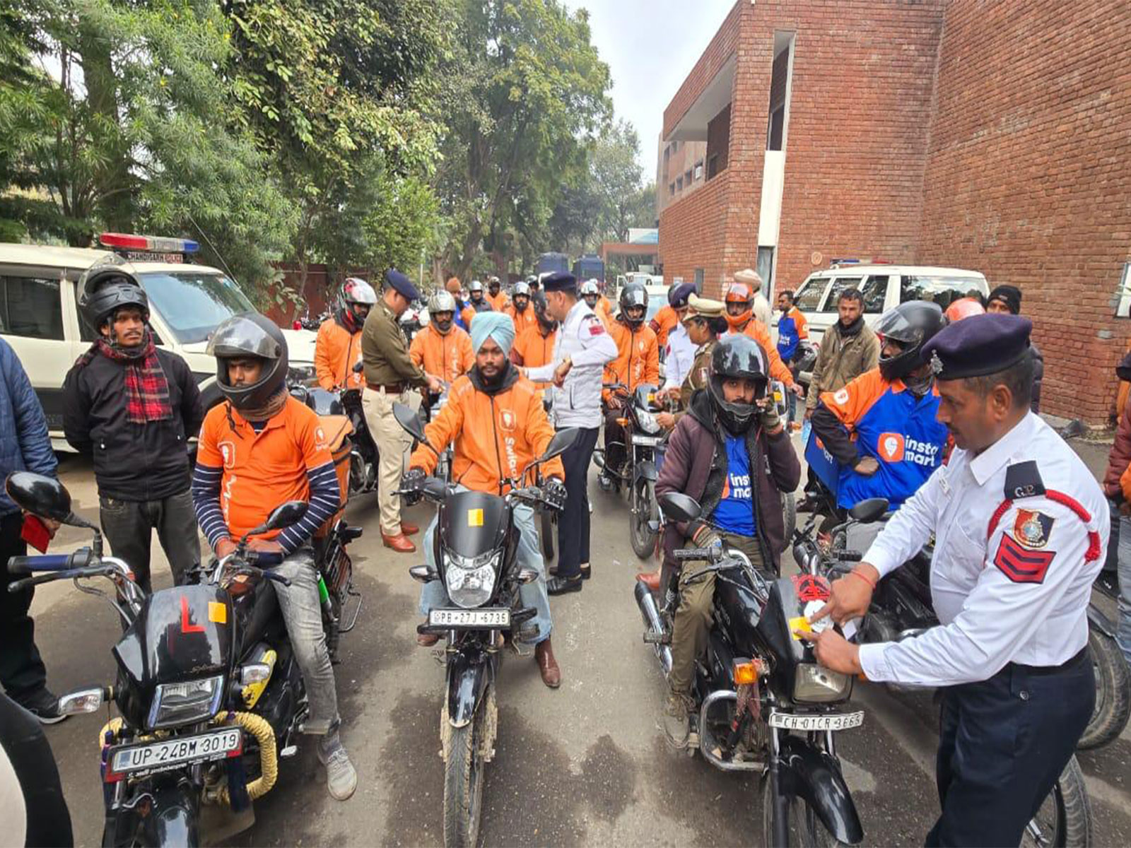 Chandigarh traffic police holding Road Safety Awareness Session for Swiggy delivery partners (Photo/Chandigarh Traffic Police)
