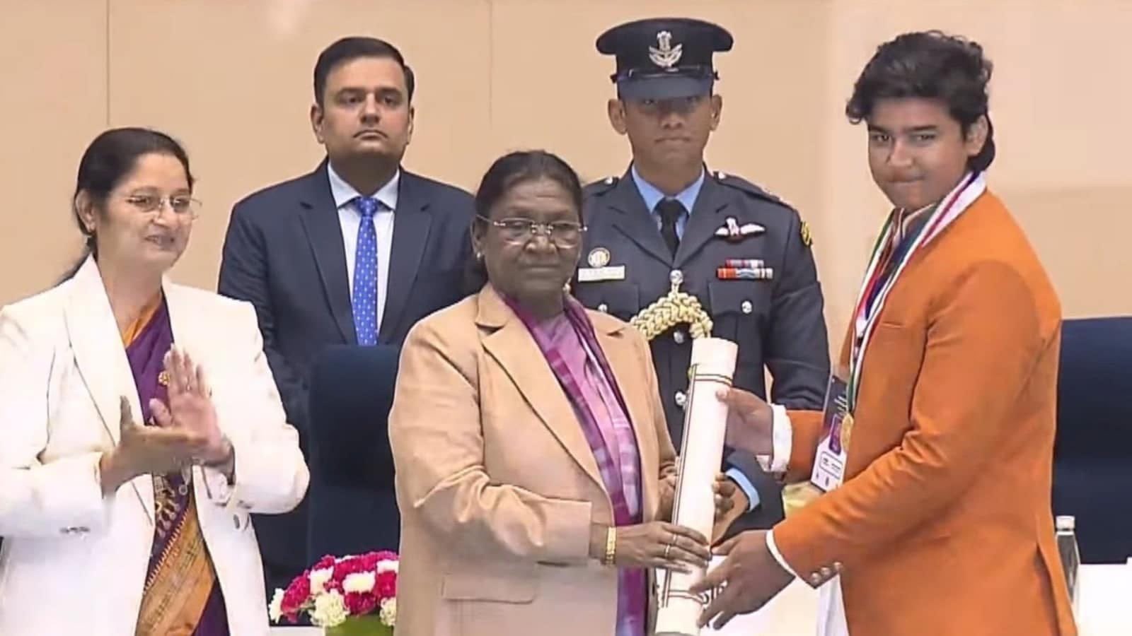 Vaibhav Suryavanshi being conferred with the Pradhan Mantri Rashtriya Bal Puraskar. (Photo: X/@ShuklaRajiv)