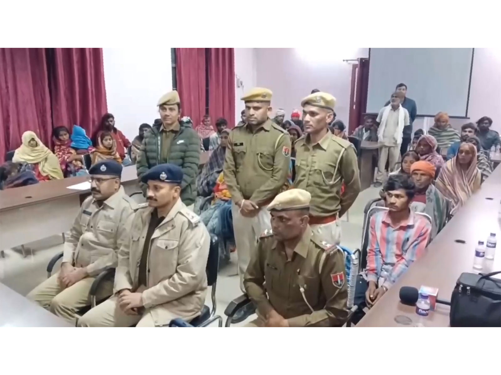 Rajasthan Police with rescued bonded labourers from Maharashtra (Photo/ANI)