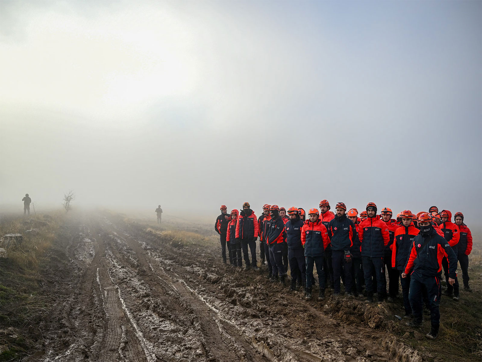 Turkish search and rescue teams arrive at jet crash site near Kesikkavak village in Turkiye. (Photo/Reuters)