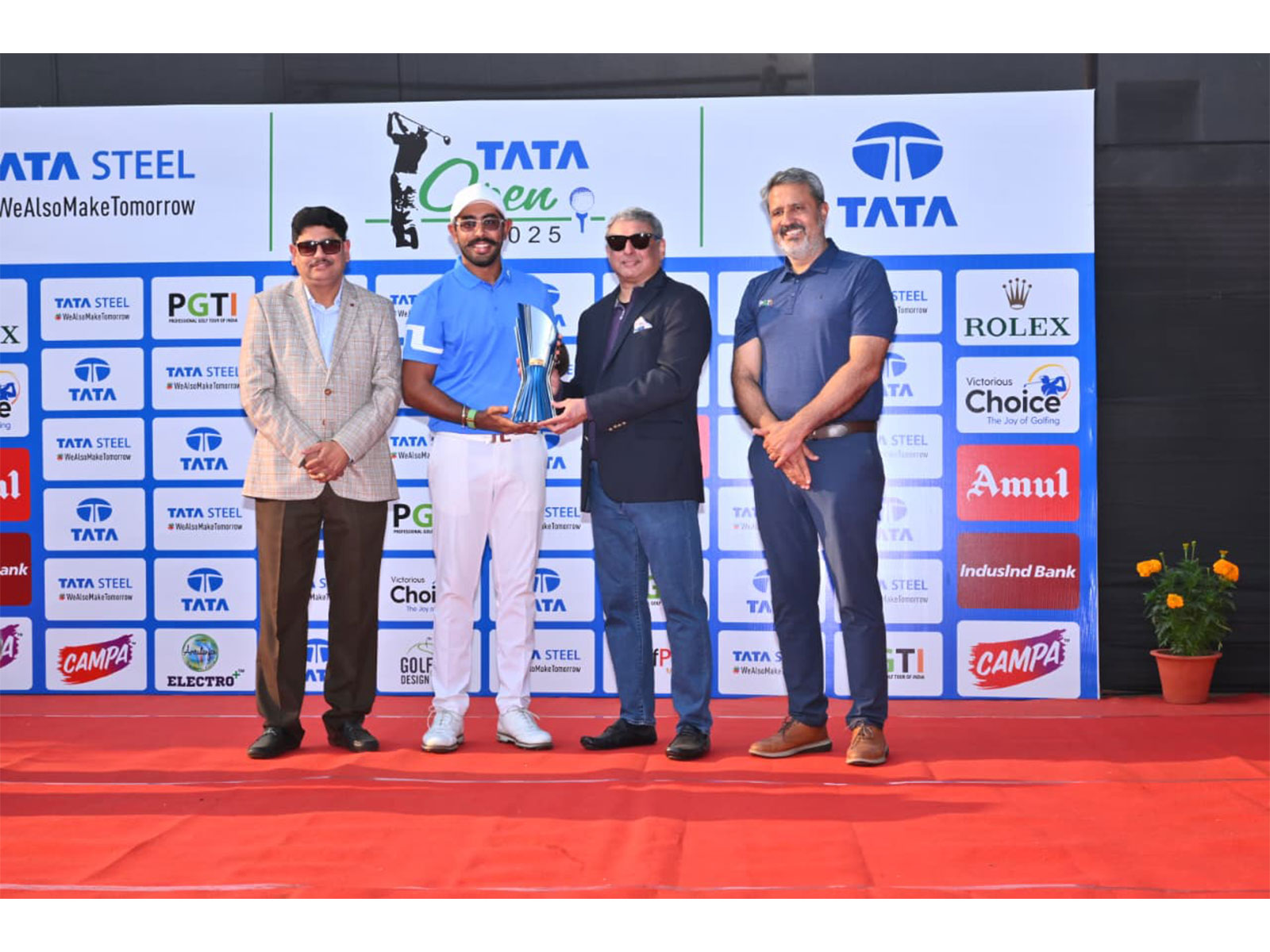 India golfer Yuvraj Sandhu lifting Tata Open 2025 (Image: PGTI)