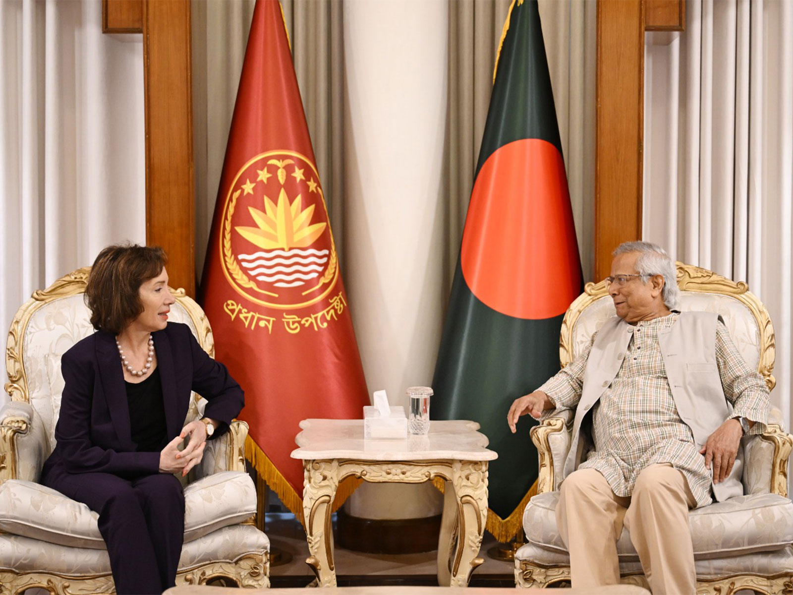 US Charge d'Affaires to Bangladesh Tracey Ann Jacobson with  Interim Government Chief Adviser Muhammad Yunus (Photo: X@ChiefAdviserGoB)