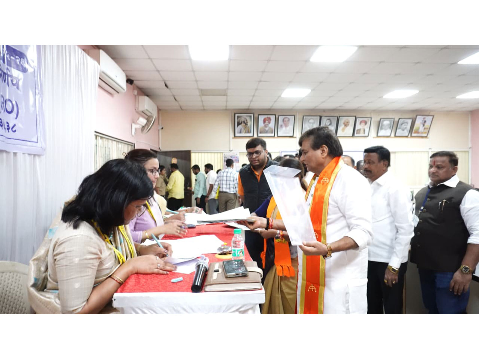 Former Deputy Mayor Aba Bagul files nomination (Photo/ANI)