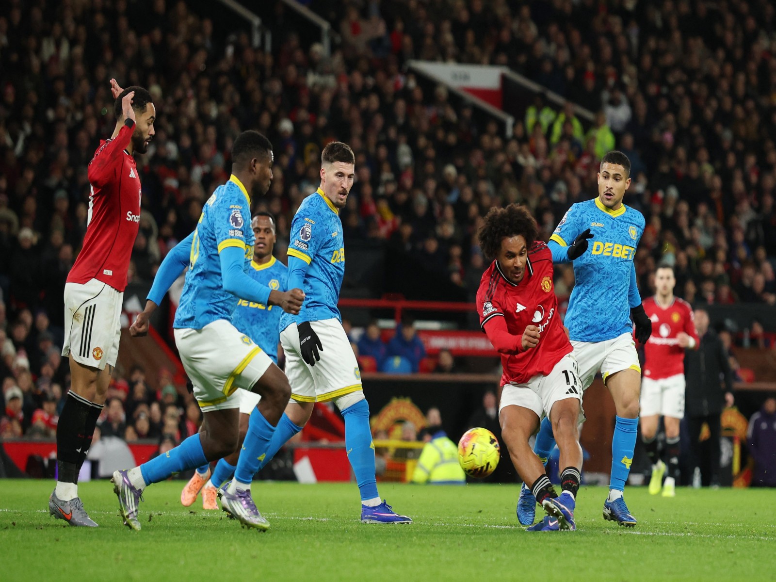 Wolves vs Man United match in action (Photo: Reuters)