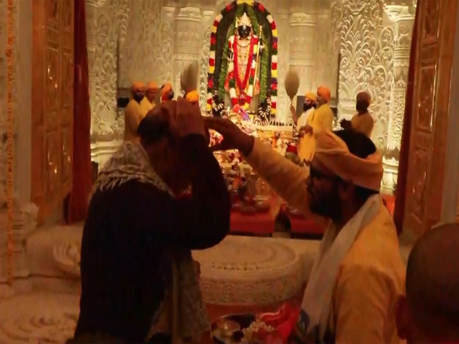 Rajanth Singh offers prayers at Ram Janmbhoomi Temple (Photo/ANI)