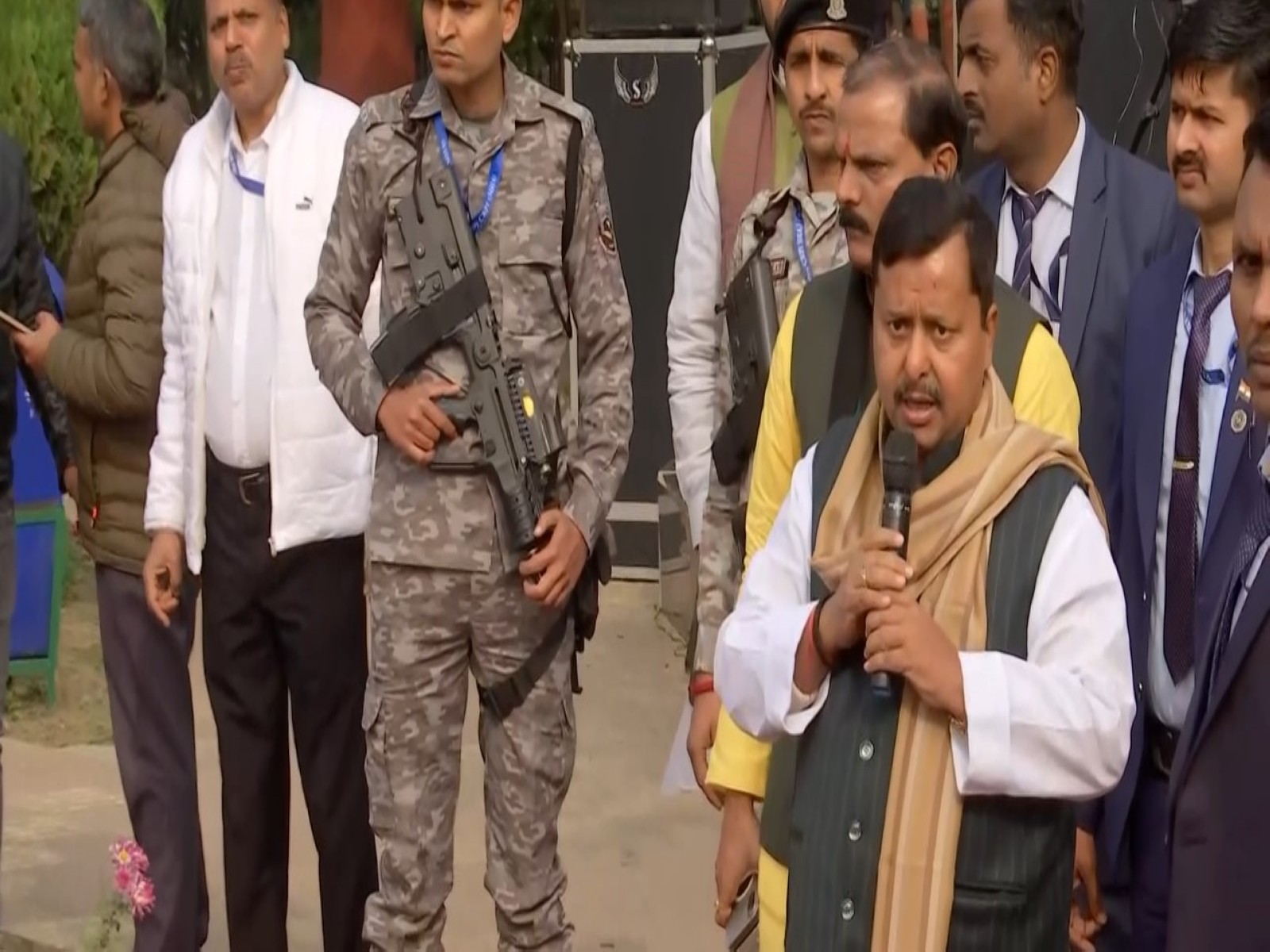 BJP working President pays floral tribute to Naveen Kishore Prasad Sinha (Photo/ANI) 