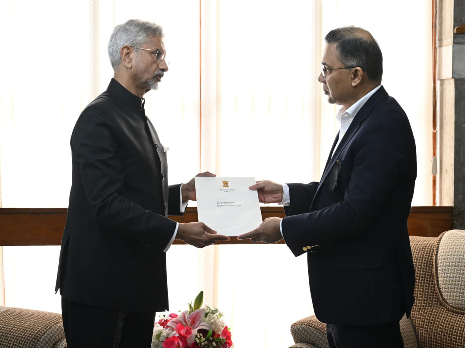 External Affairs Minister S. Jaishankar meets BNP Acting Chairman Tarique Rahman in Dhaka and hands over a letter from Prime Minister Narendra Modi. (Photo: X/@DrSJaishankar)