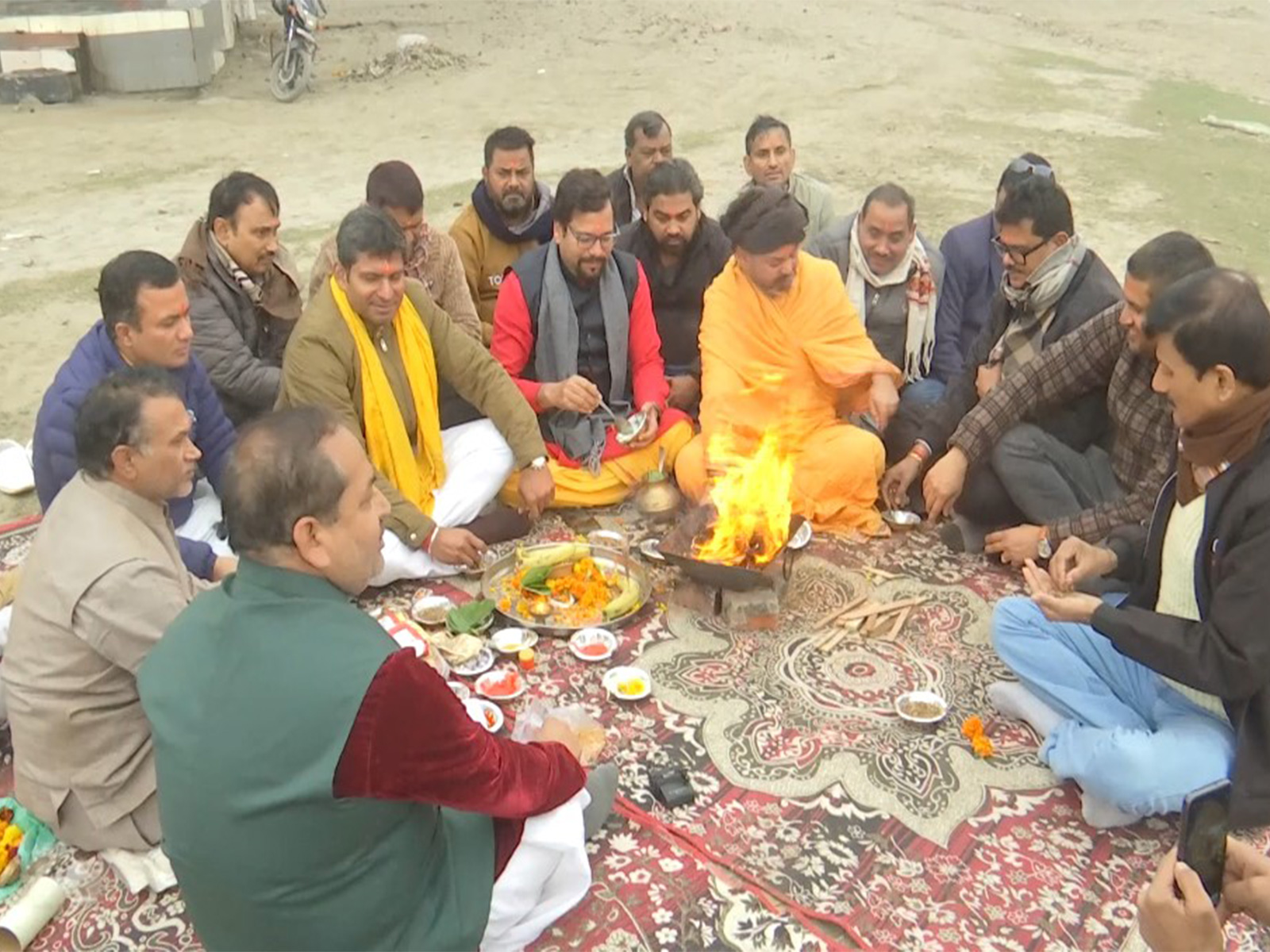 Aam Aadmi Party leaders performed 'havan' on banks of Yamuna river (Photo/ANI)