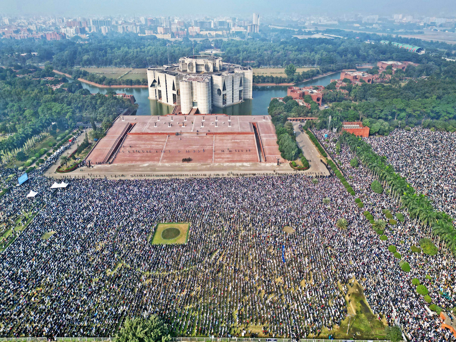 Scores of attendees of Former Prime Minister of Bangladesh Khaleda Zia's funeral (Photo: X@trahmanbnp)