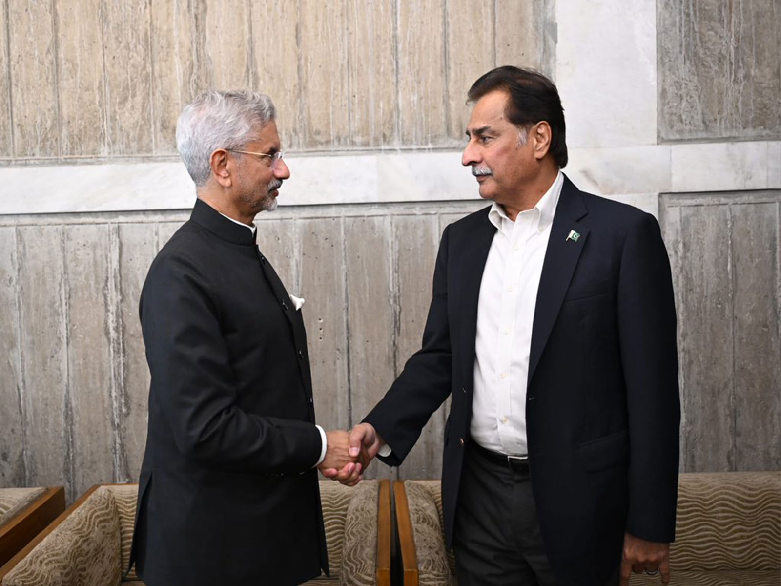 External Affairs Minister S. Jaishankar exchanges a brief handshake with Pakistan National Assembly Speaker Ayaz Sadiq on the sidelines of former Bangladesh prime minister Khaleda Zia's funeral in Dhaka. (Image: X/@ChiefAdviserGoB)