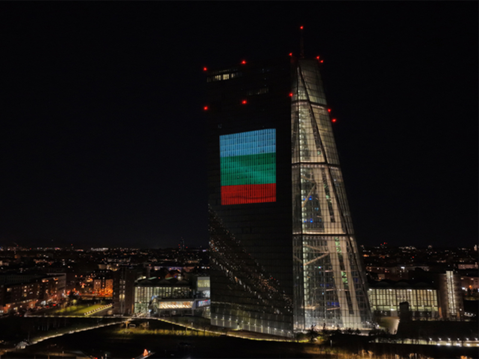 ECB lights up its main building in Frankfurt (Photo/@ecb)