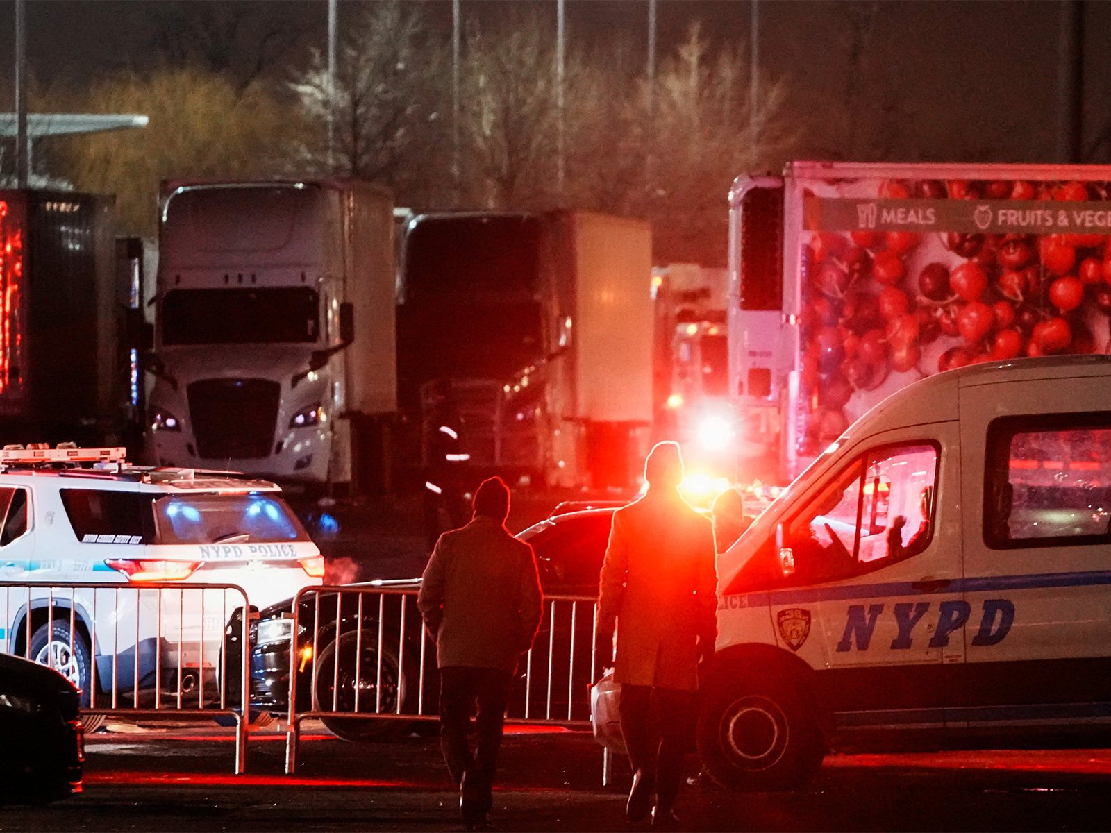 NYPD cars taking part in the caravan for Venezuela and captured President Nicolas Maduro arrive to the Metropolitan Detention Center in Brooklyn (MDC Brooklyn) (Photo/Reuters)