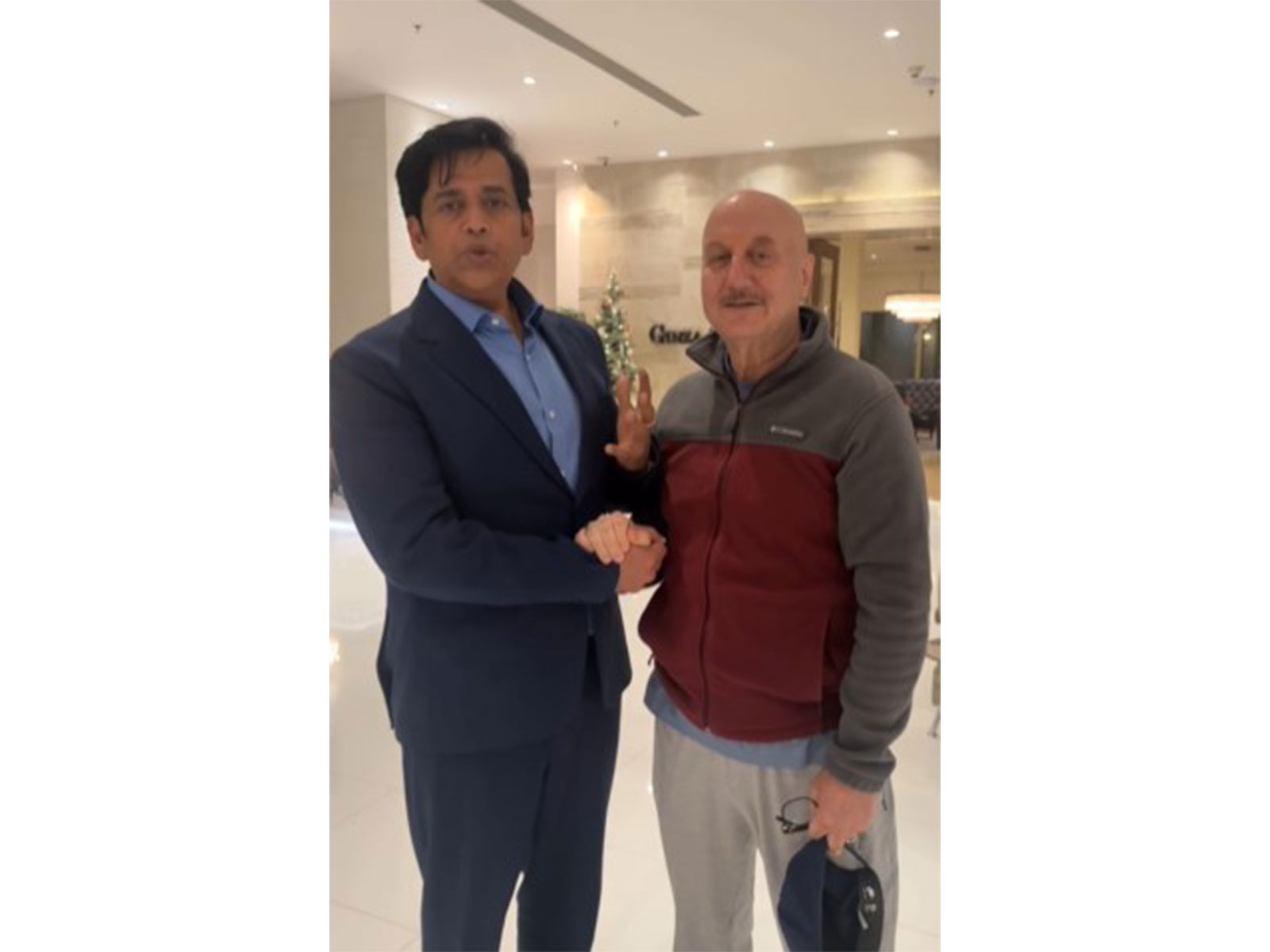 Anupam Kher, Ravi Kishan (Photo/instagram/@anupampkher)