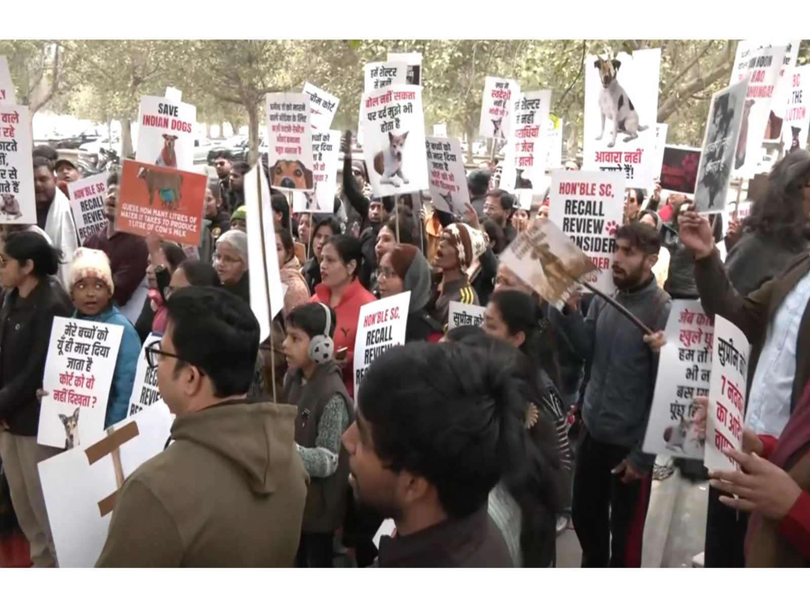 People protesting at Eco Garden against SC order on stray dogs, Lucknow (Photo/ANI)