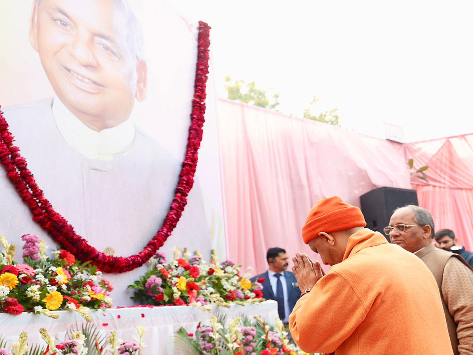 UP CM Yogi Adityanath pays tribute to Kalyan Singh (Photo/X@myogiadityanath)