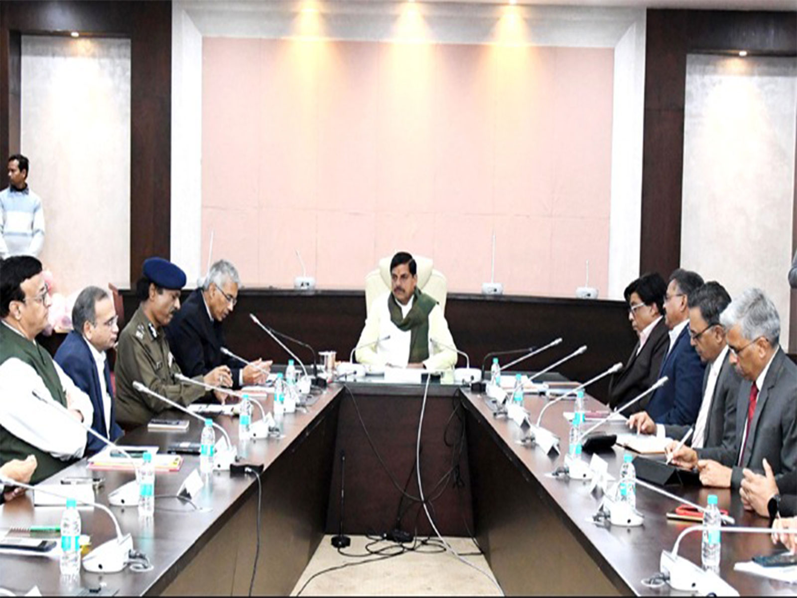 MP CM Mohan Yadav is holding the meeting with senior officials (Photo/DPR)