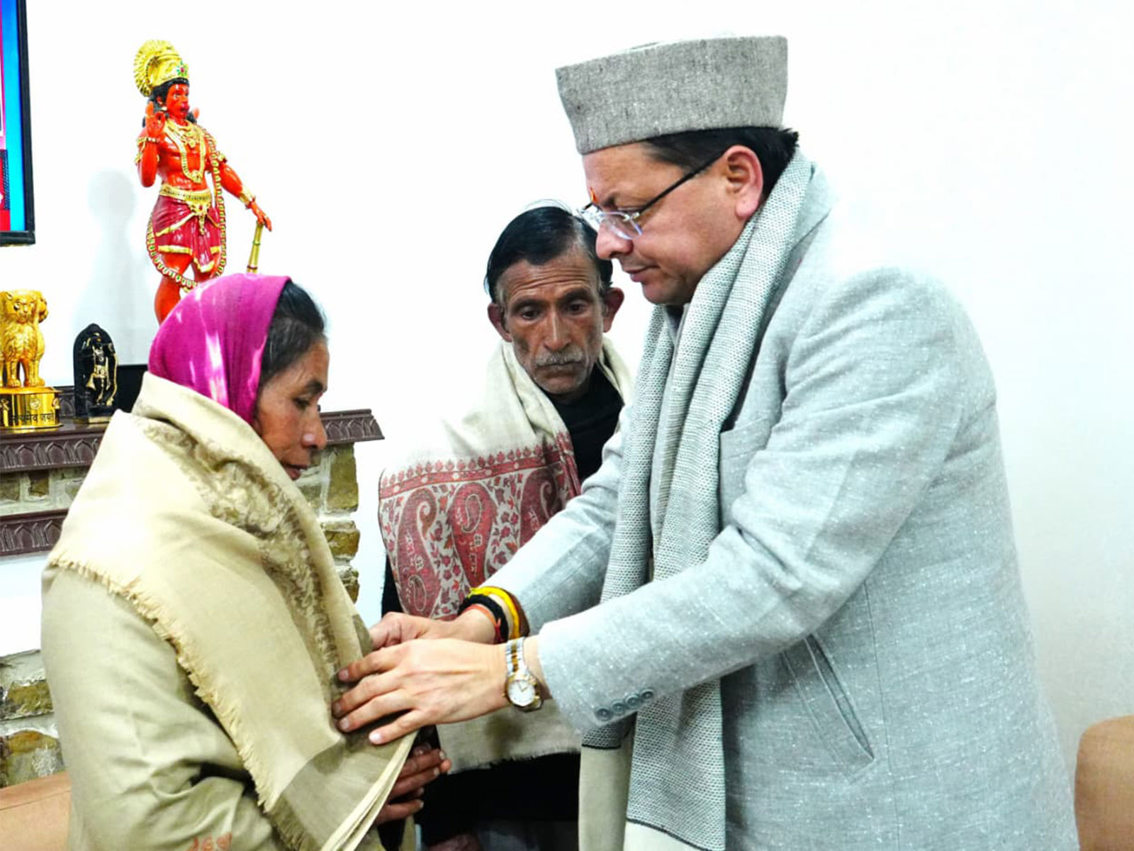 CM Dhami interacts with Ankita Bhandari's parents at the state residence (Photo/Uttarakhand CMO) 