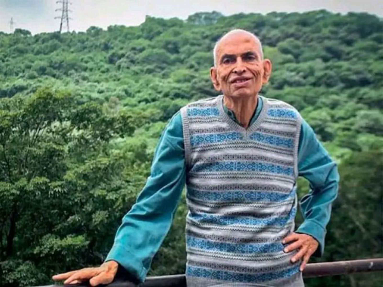 Late Indian environmentalists Madhav Gadgil (Photo/X@priyankagandhi)