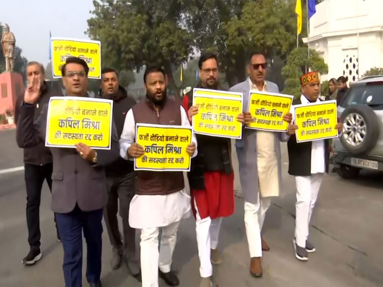AAP MLAs stage protest outside Delhi Assembly against state government (Photo/ANI)