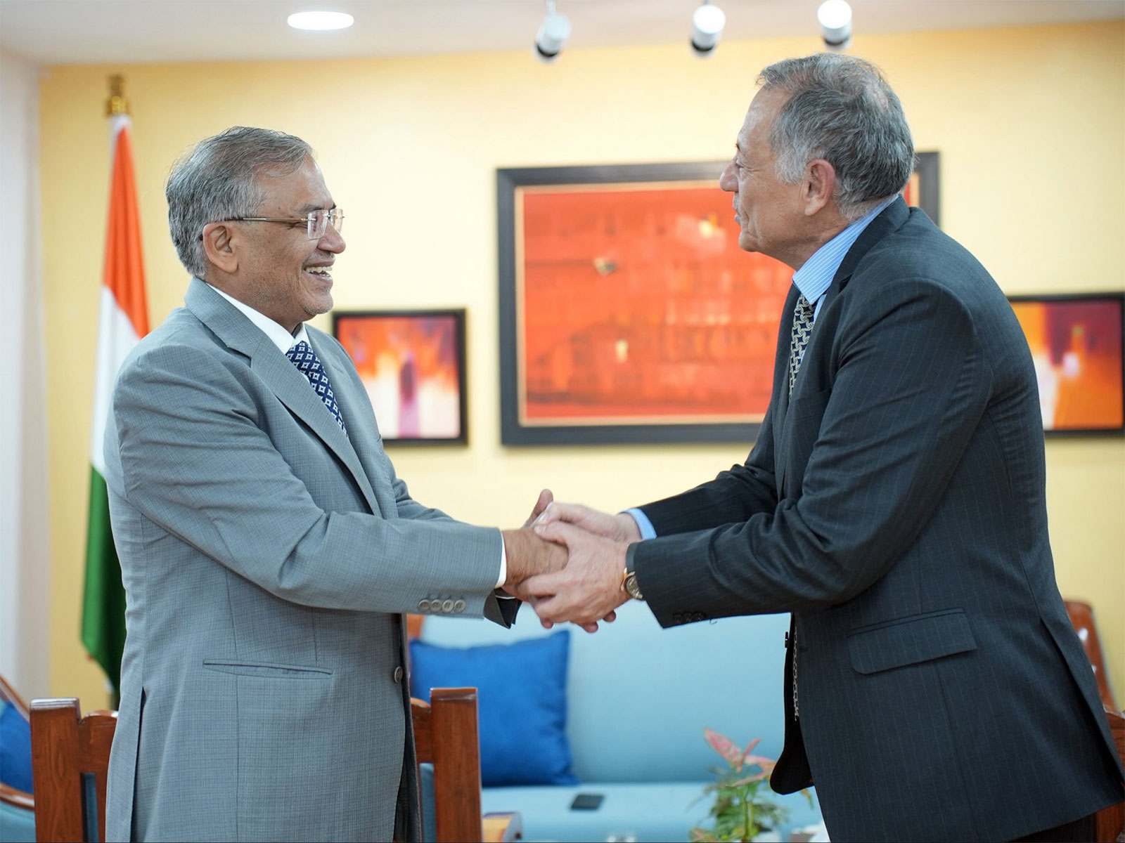 Chief Election Commisioner Gyanesh Kumar with Costa Rica's Envoy to India Nestor Gabriel Baltodano Vargas (Photo: X@ECISVEEP)