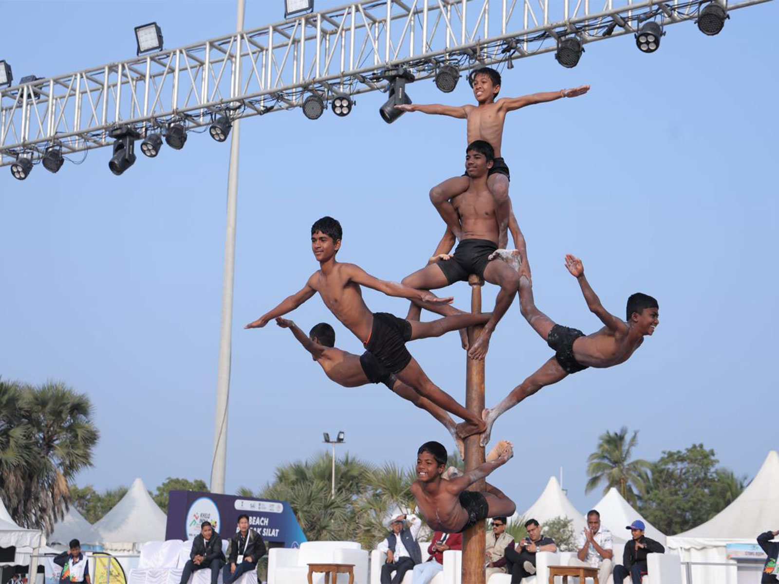 Children practicing Mallakhamb. (Photo: SAI Media)
