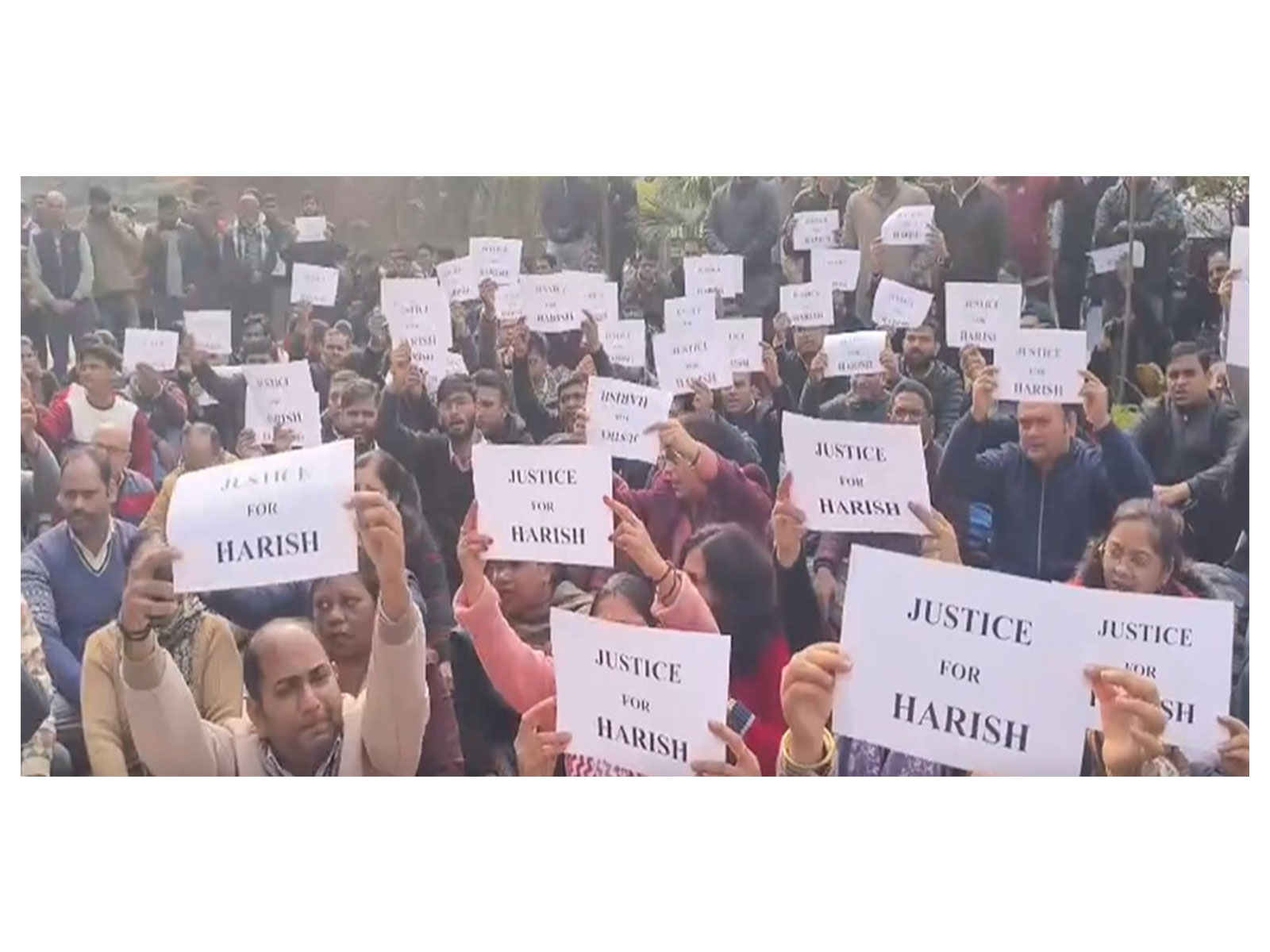 Protest outside court after staff member commits suicide in Saket court complex (Photo/ANI)