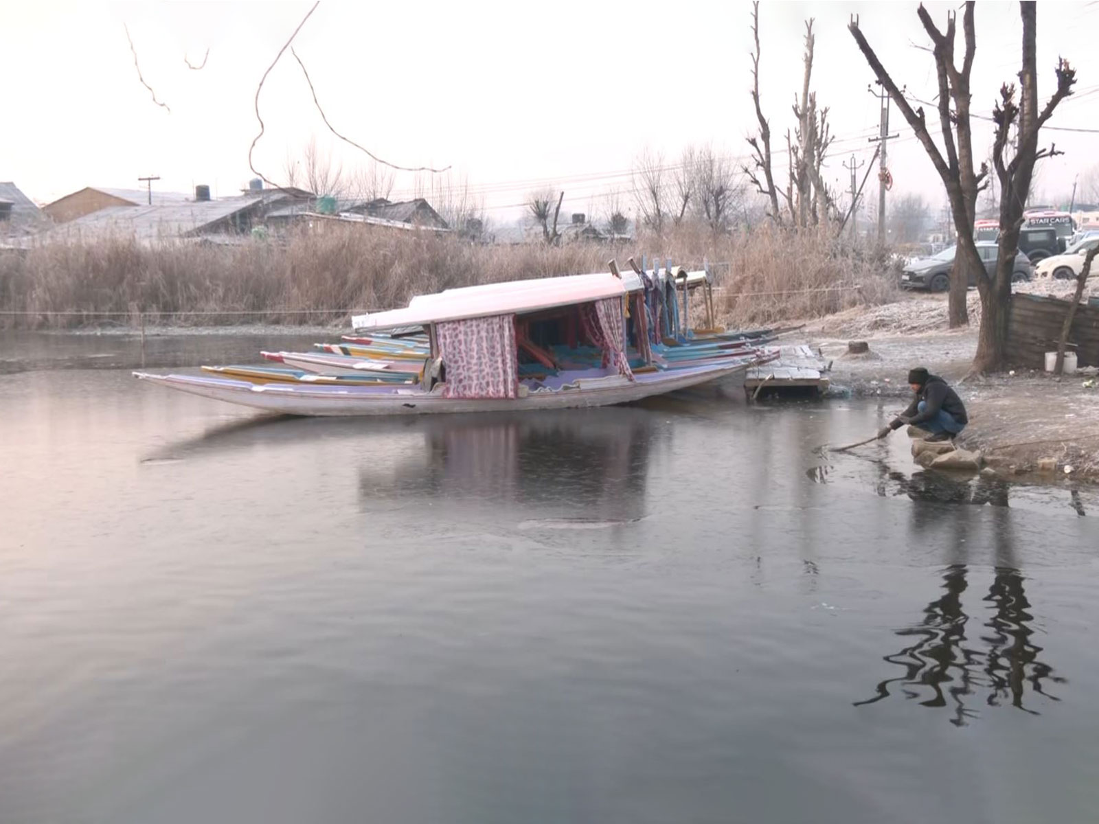 Thin ice layer on Dal Lake (Photo: ANI) 