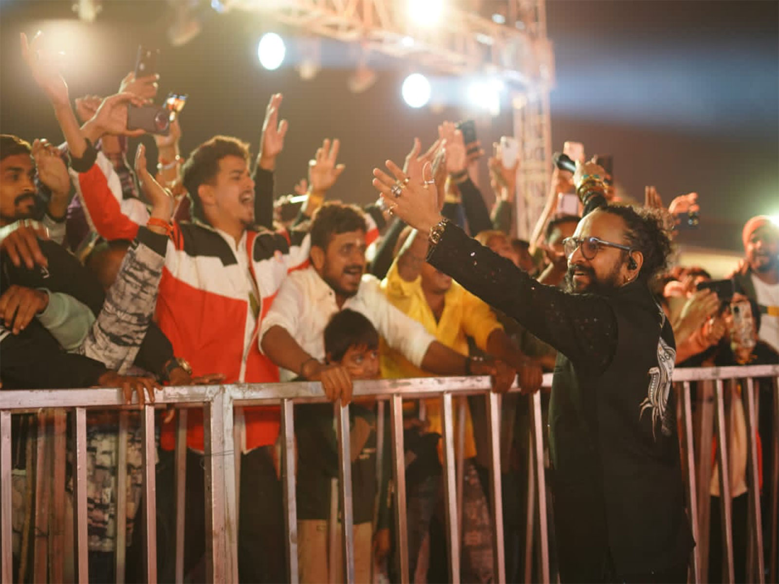 Artists perform on Somnath Swabhiman Parv (Photo/Gujarat Chief Minister Office)