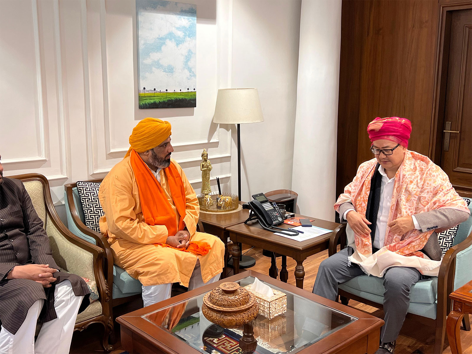 Syed Naseruddin Chishty, Chairman, All India Sufi Sajjadanshin Council with Union Minister Kiren Rijiju (Photo/ANI)