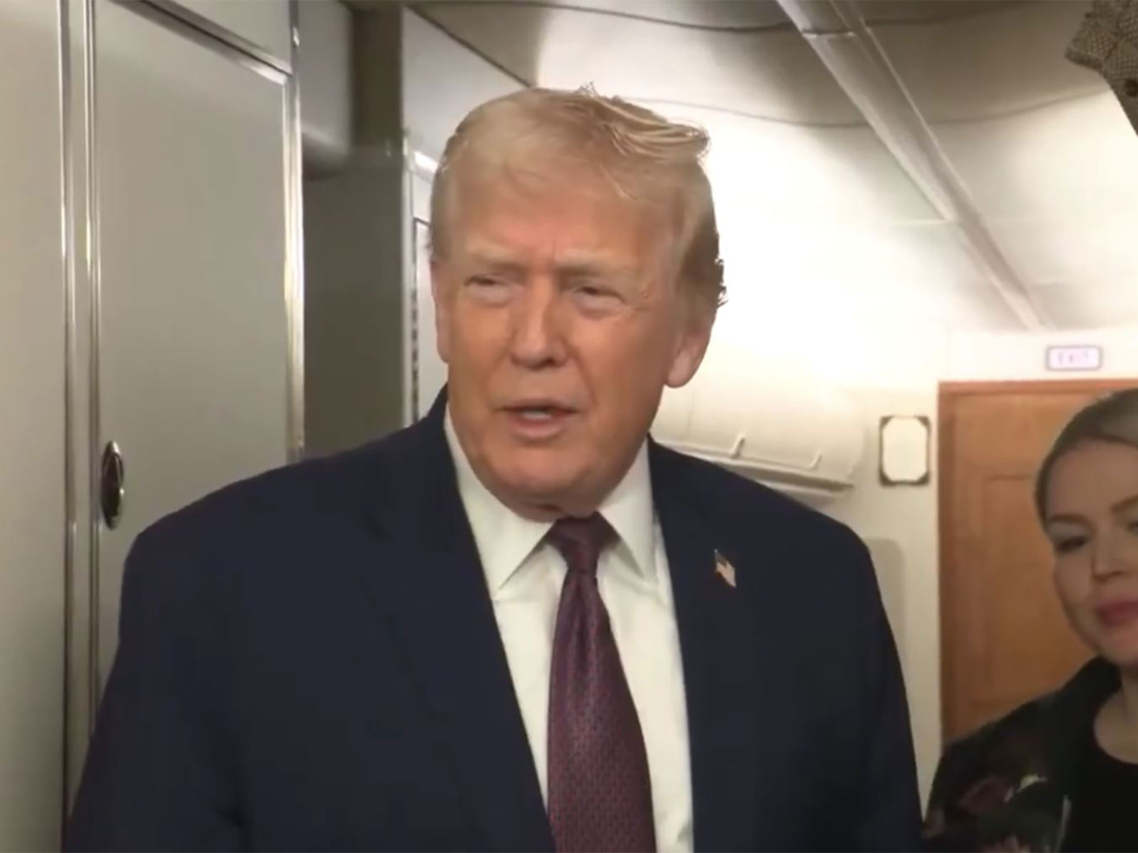 US President Donald Trump on board Air Force One (Photo/ @RapidResponse47)