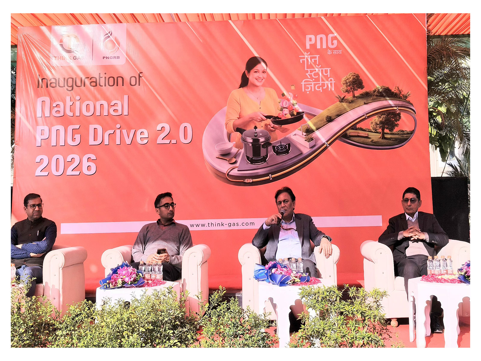 L to R: Mr. Gaurav Agarwal, IAS, District Collector of Jodhpur; Dr Anil Kumar Jain, Chairperson, PNGRB, and Mr Amitava Sengupta, Chairman, THINK Gas