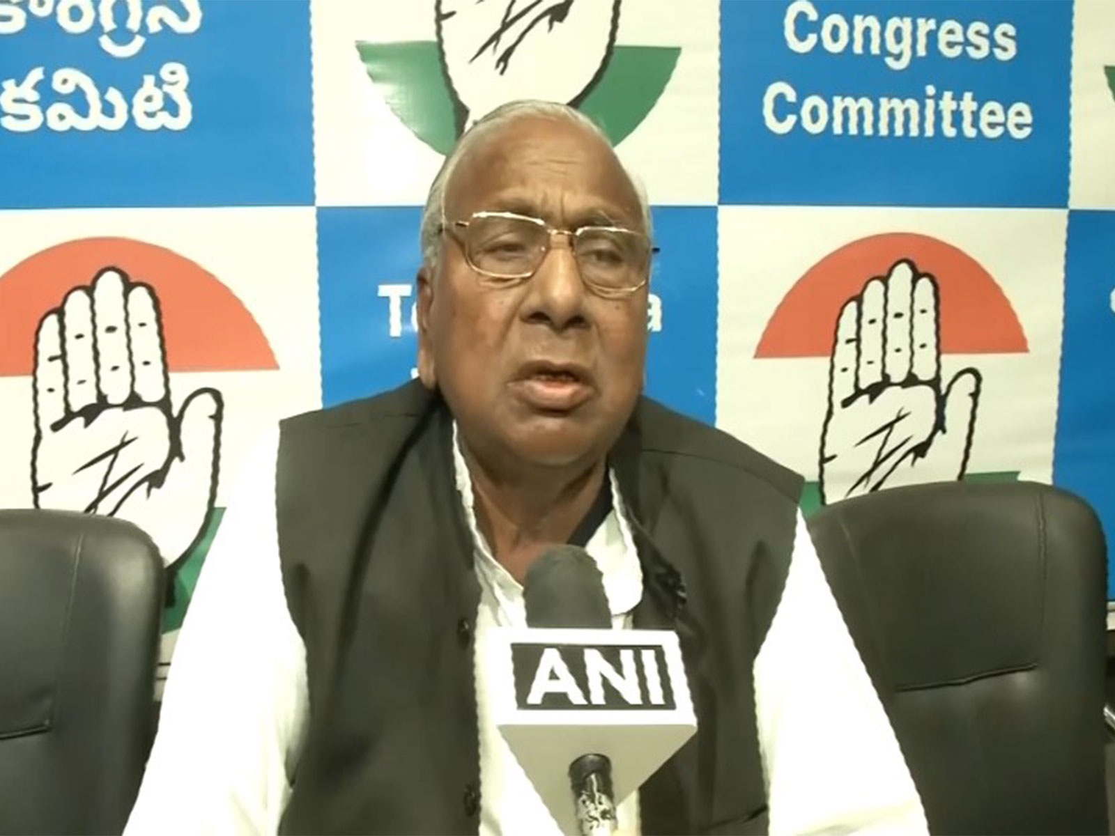 Congress leader V Hanumantha Rao. (Photo/ANI)