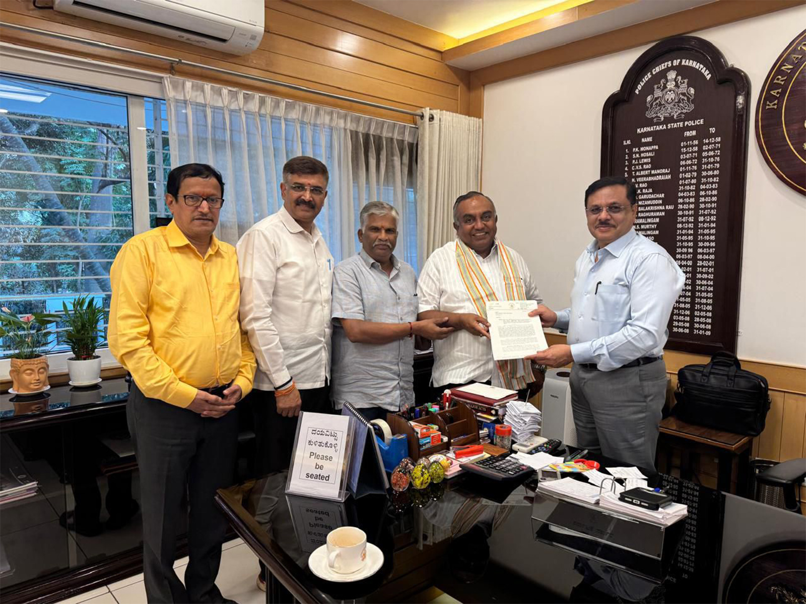 BJP delegation files complaint against Congress Spokesperson M Laxman (Photo/ BJP Karnataka)